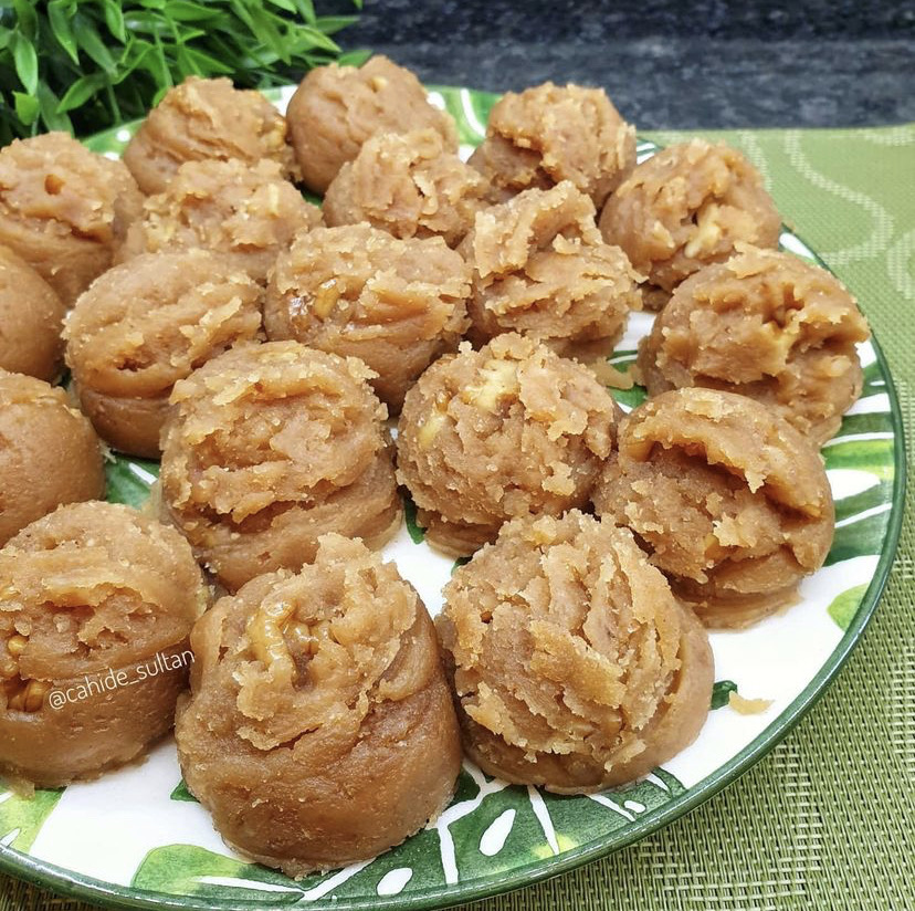 ŞERBETİ KAYNATILMAYAN UN HELVASI