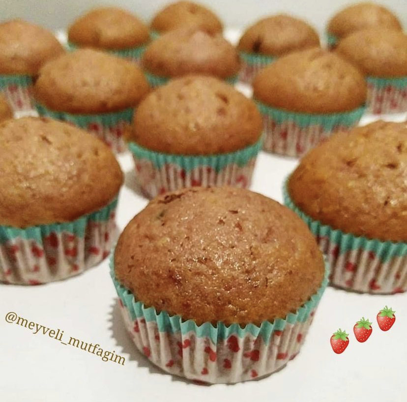 MUHTEŞEM ÖTESİ ÇİLEK AROMALI CUPCAKELER