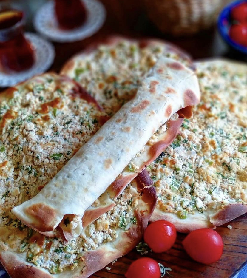 Peymacun (Peynirli Lahmacun)