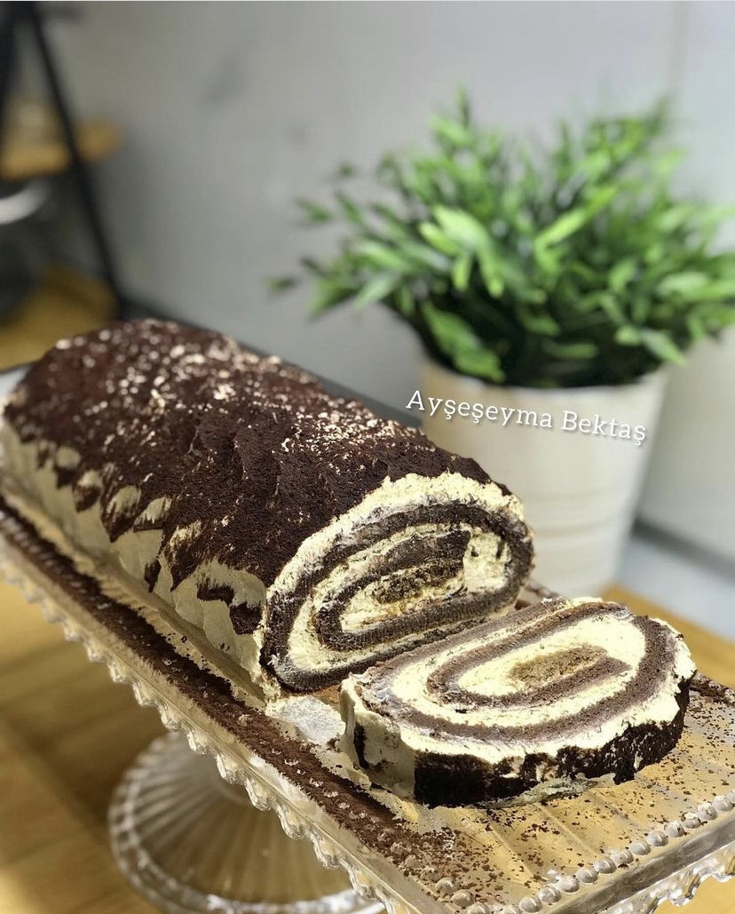 Tiramisu Roll Cake