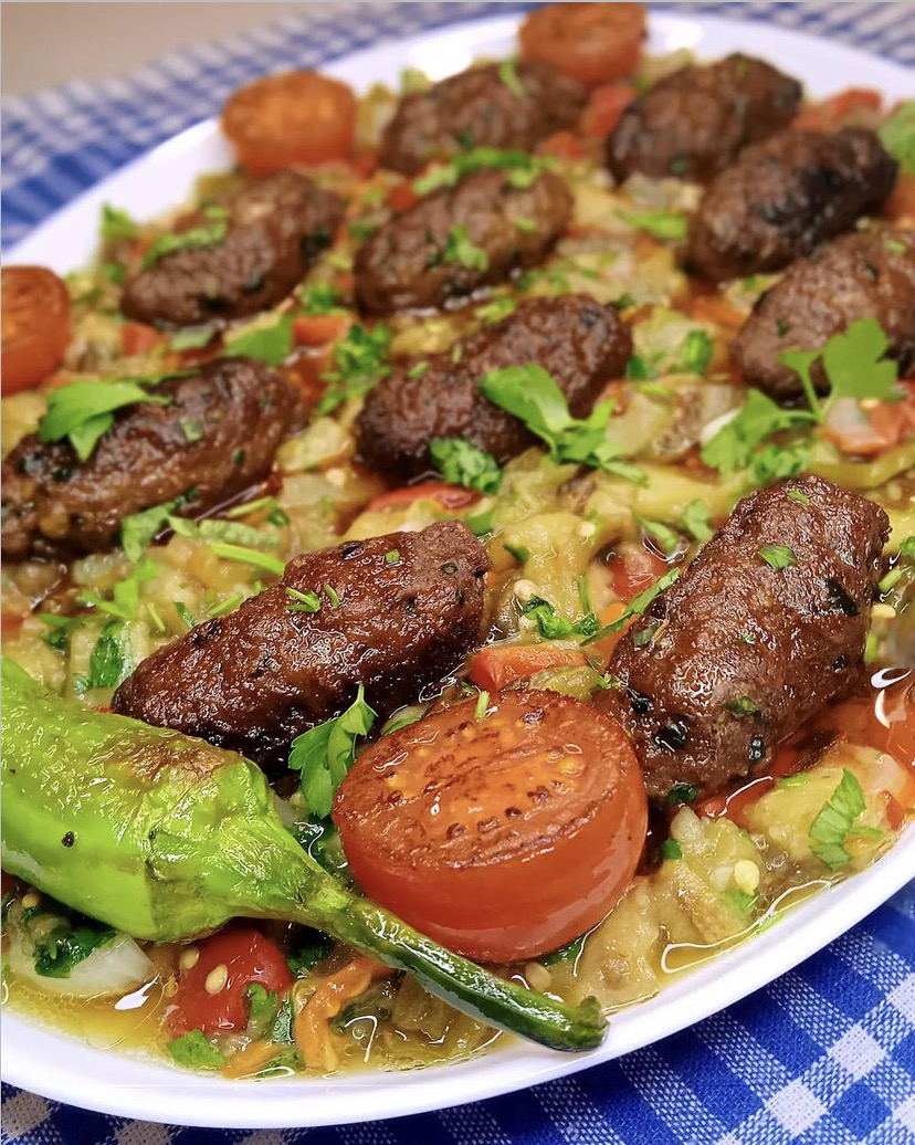 KÖZ SEBZE YATAĞINDA NEFİS KÖFTE