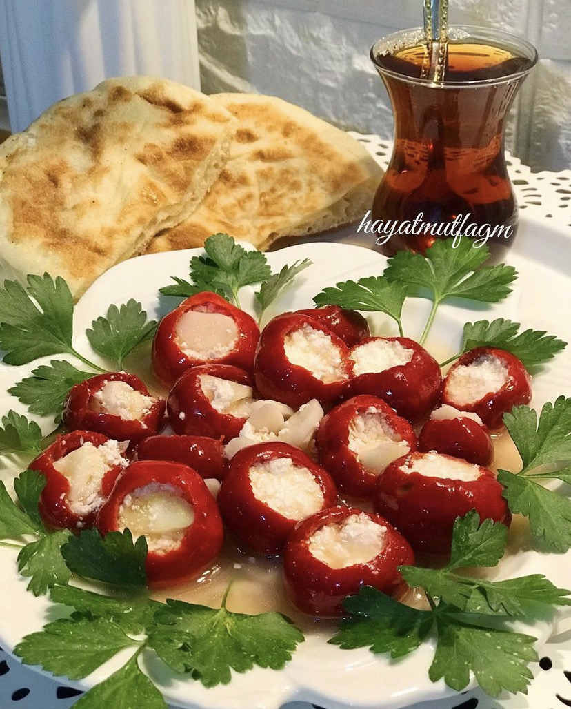 PEYNİR DOLGULU BİBER TURŞUSU (GİRİT MEZESİ)