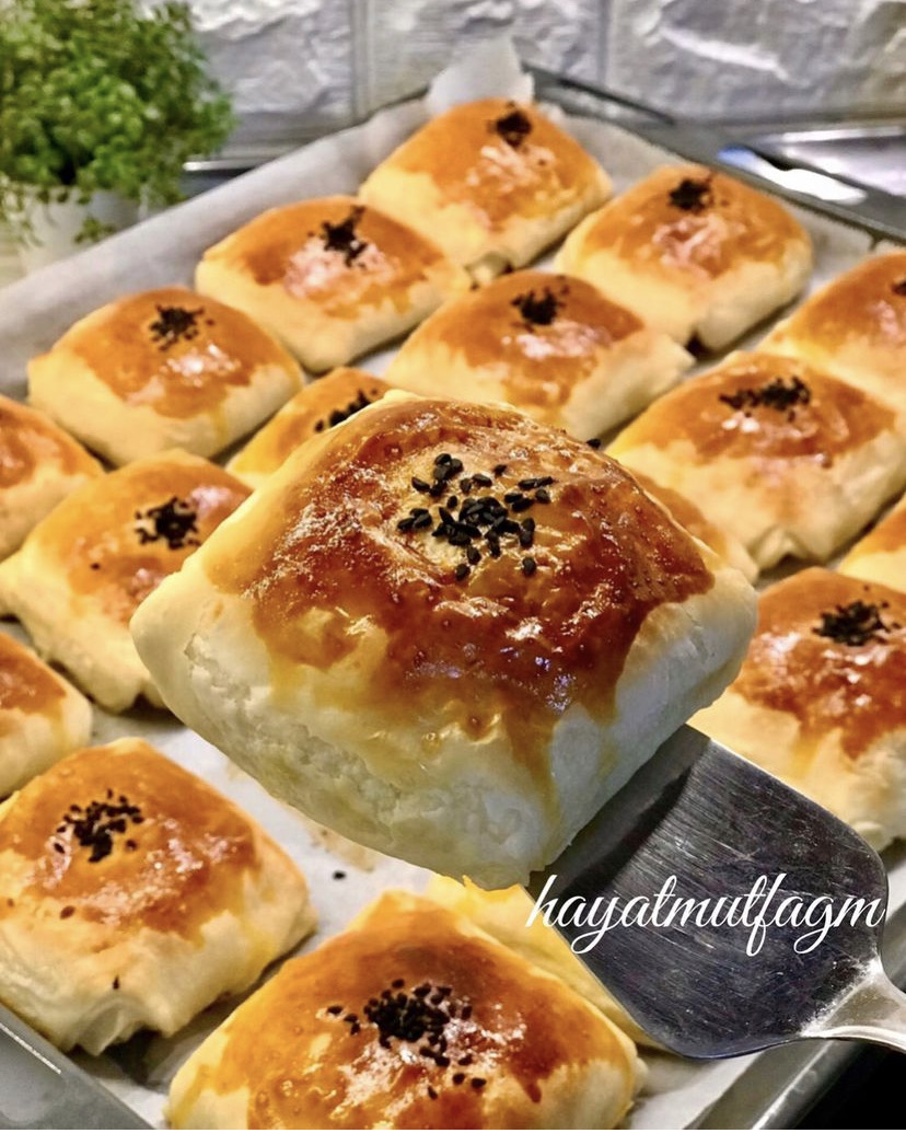 EL AÇMASI KIYMALI ISPANAKLI KARE BÖREK