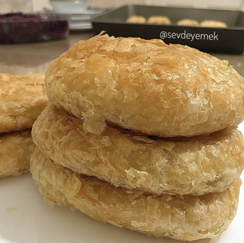 PEYNİRLİ PUF BÖREK