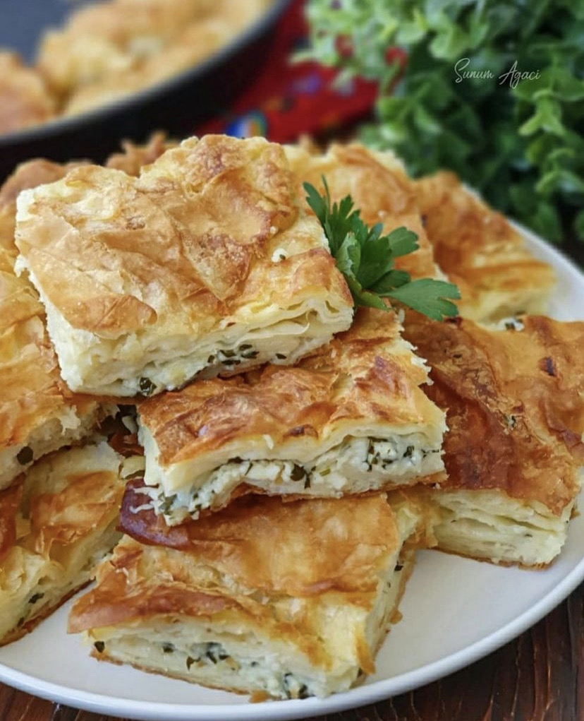 Su Böreği Tadında Sodalı Tepsi Böreği